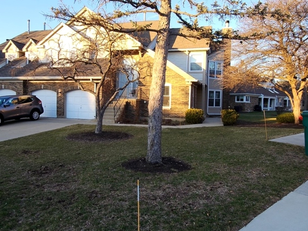 225 Willow Parkway - Photo 1