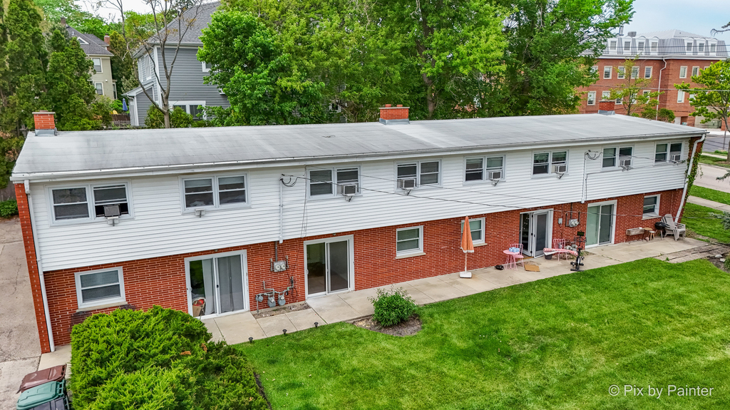 327 E Lake Street - Photo 0