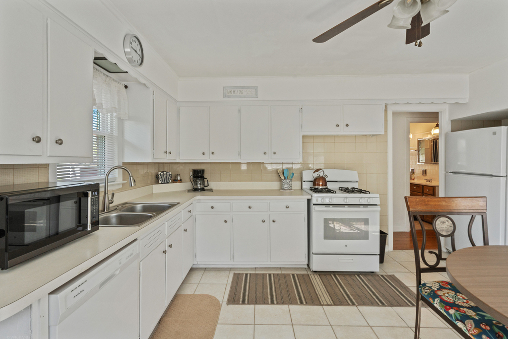 9520 Major Avenue - Photo 11
