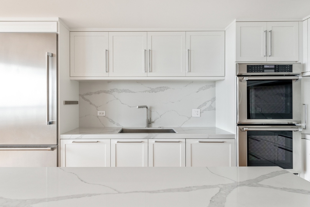 180 E Pearson Street - Photo 7