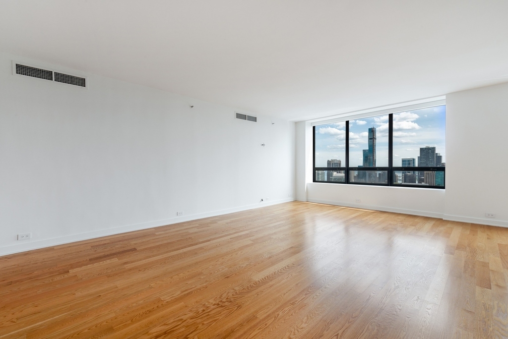 180 E Pearson Street - Photo 2