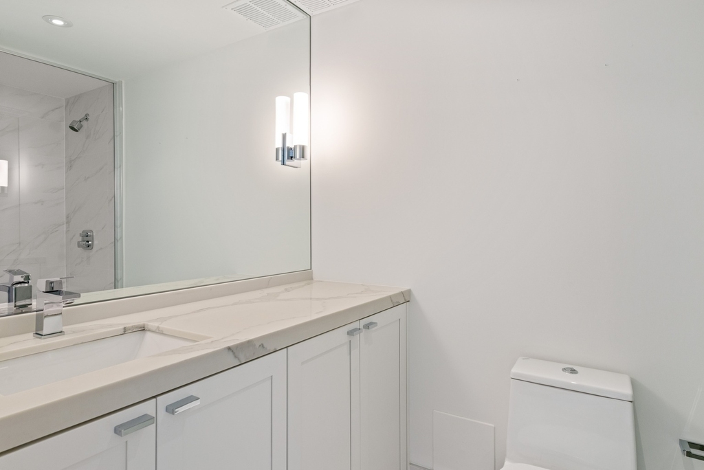 180 E Pearson Street - Photo 21