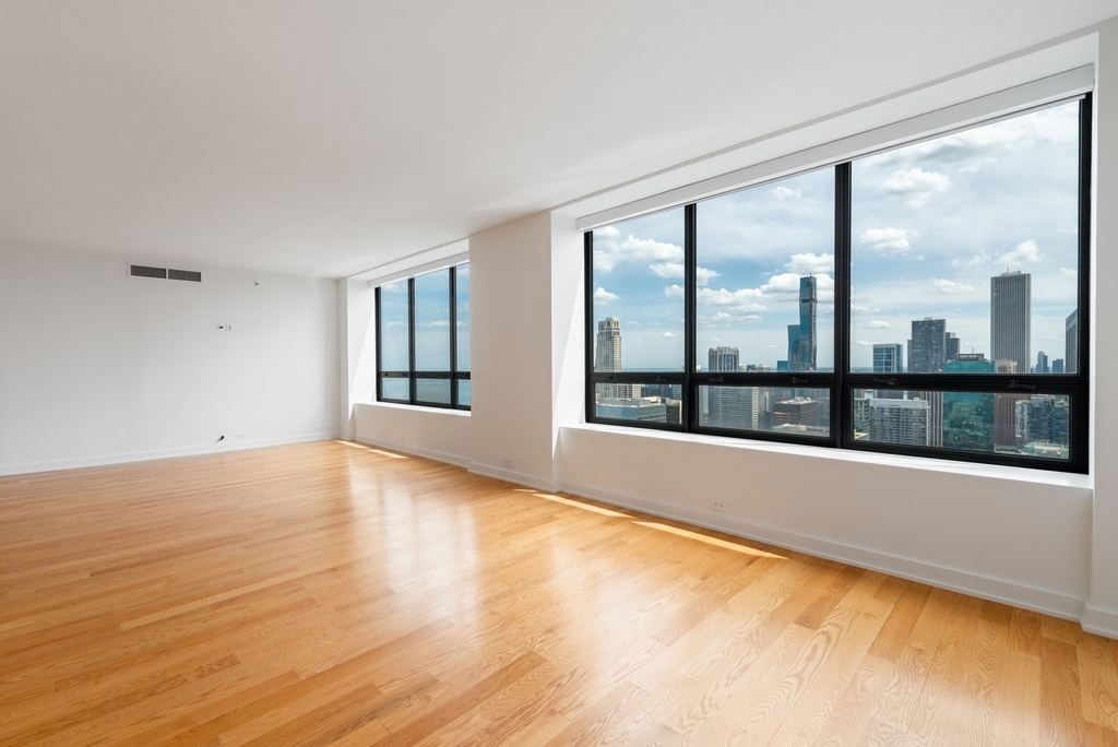 180 E Pearson Street - Photo 4