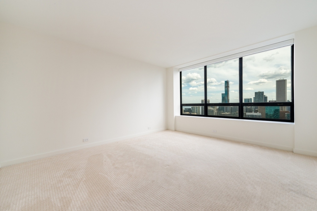 180 E Pearson Street - Photo 18