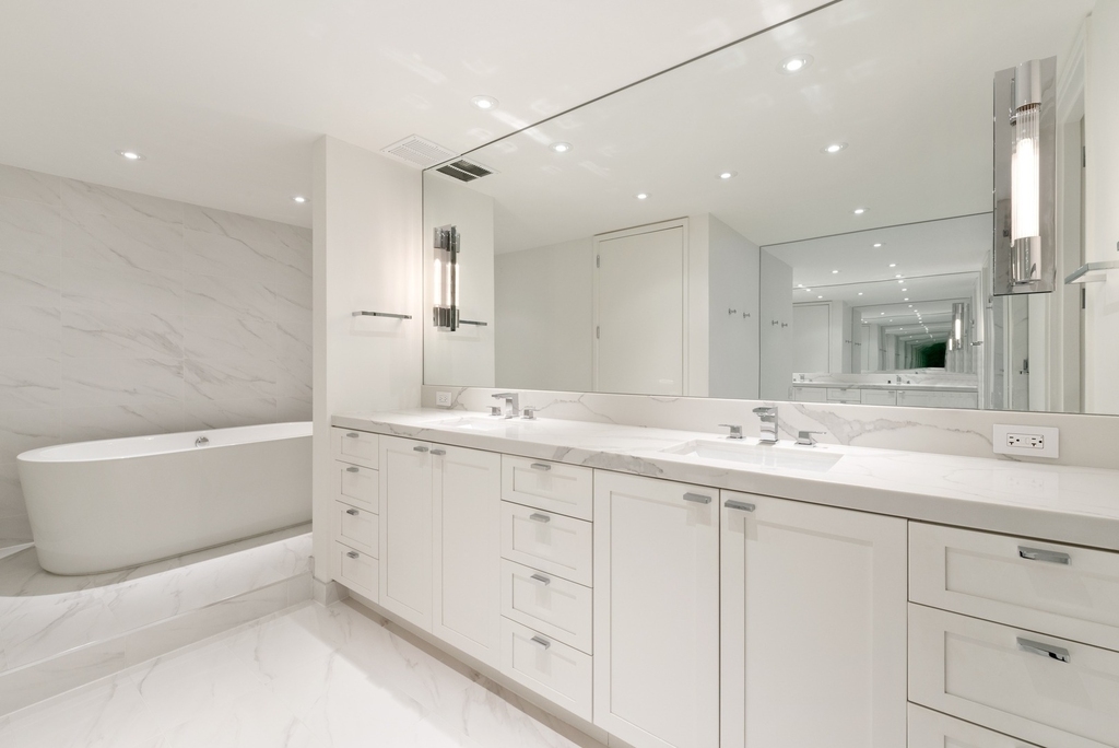 180 E Pearson Street - Photo 13