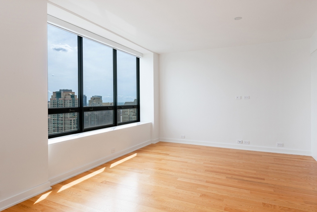 180 E Pearson Street - Photo 11