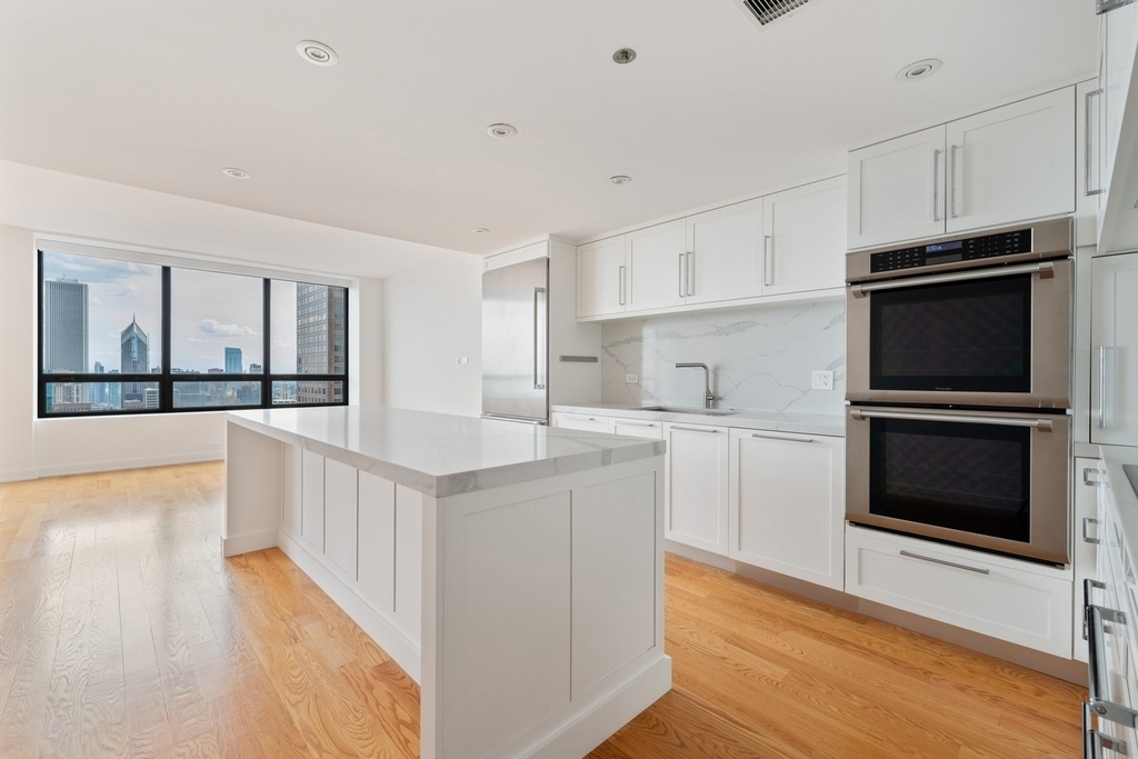 180 E Pearson Street - Photo 5