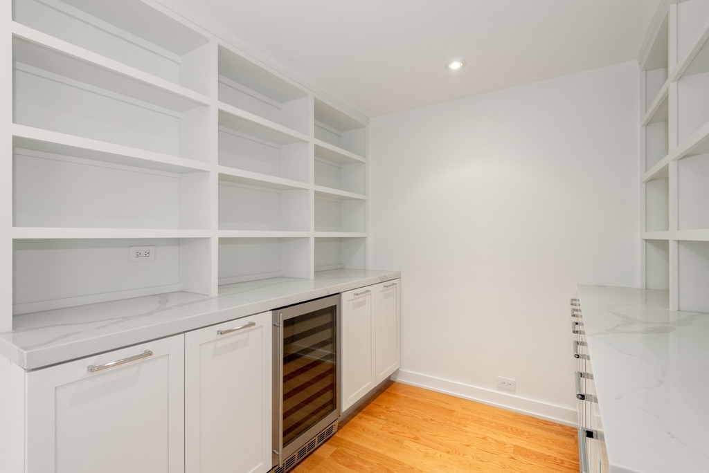 180 E Pearson Street - Photo 9