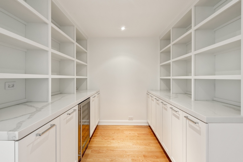 180 E Pearson Street - Photo 10