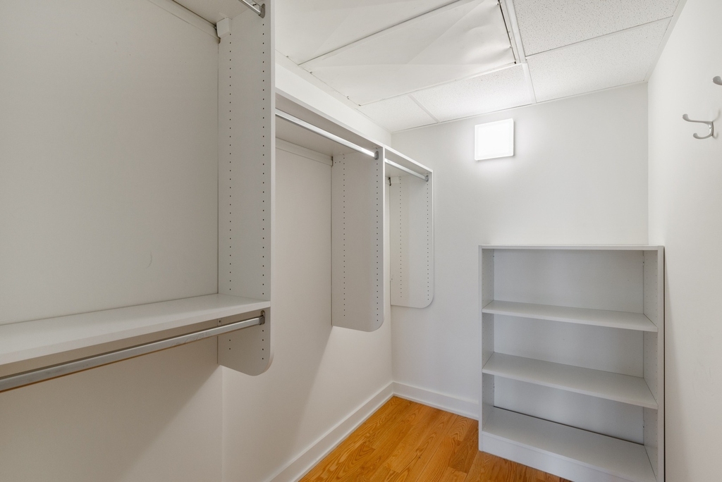 180 E Pearson Street - Photo 22