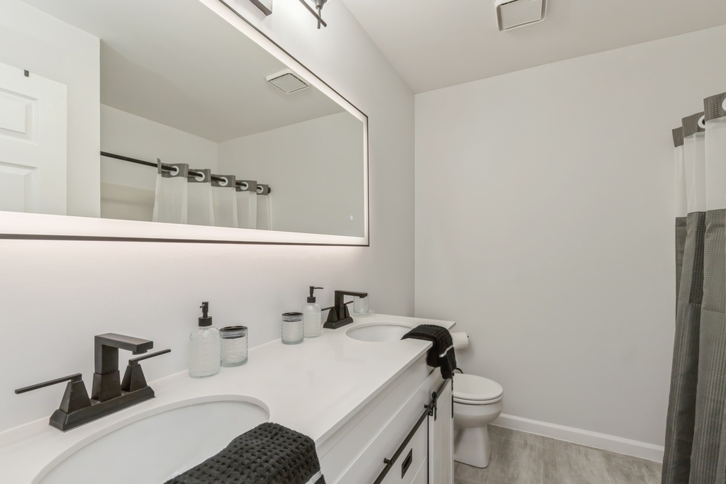 222 Wellington Circle - Photo 5