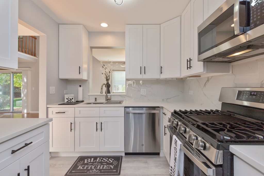 222 Wellington Circle - Photo 2