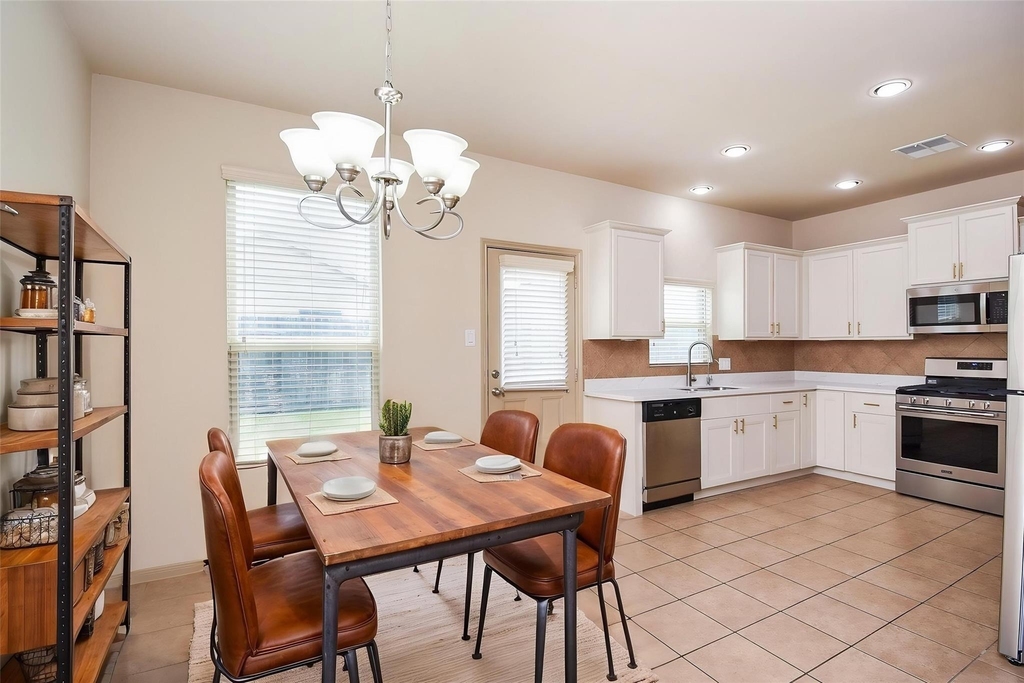 2106 Harmon Crest Court - Photo 9