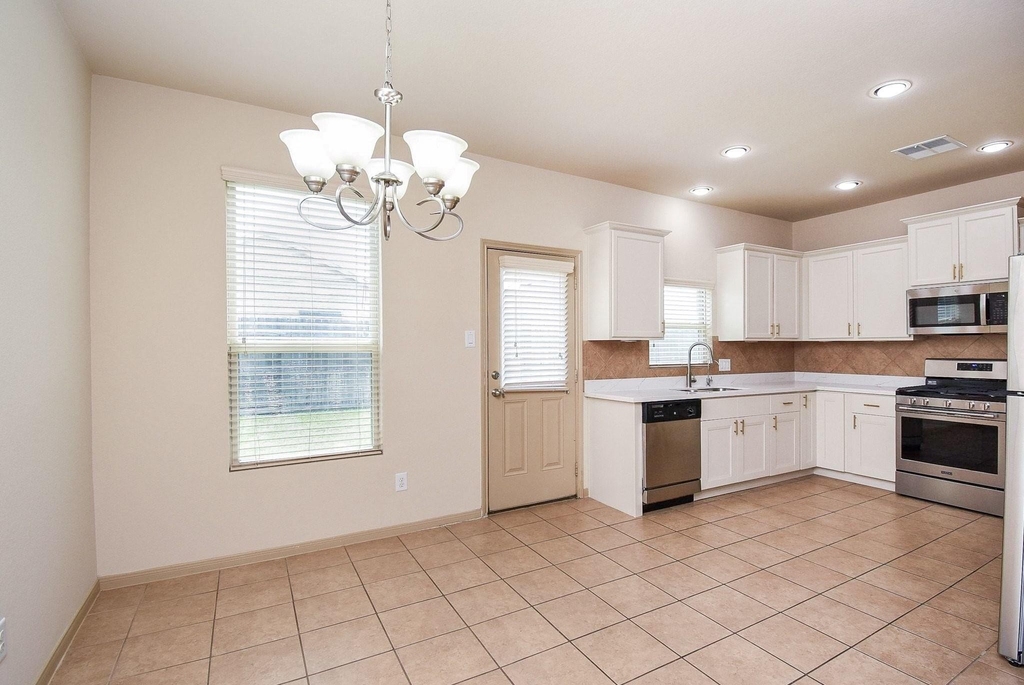2106 Harmon Crest Court - Photo 8