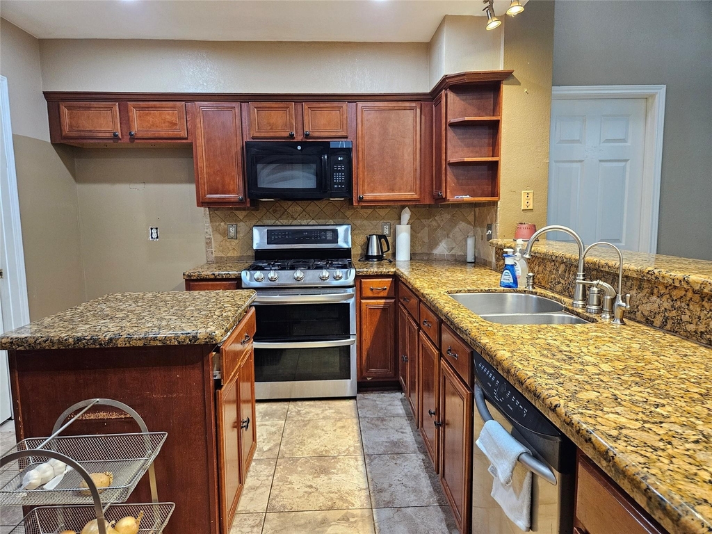 8807 Vista Springs Drive - Photo 7