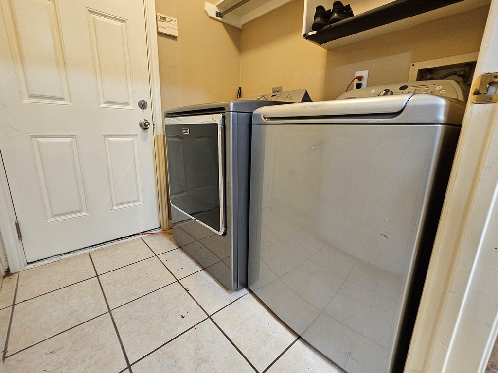 8807 Vista Springs Drive - Photo 10
