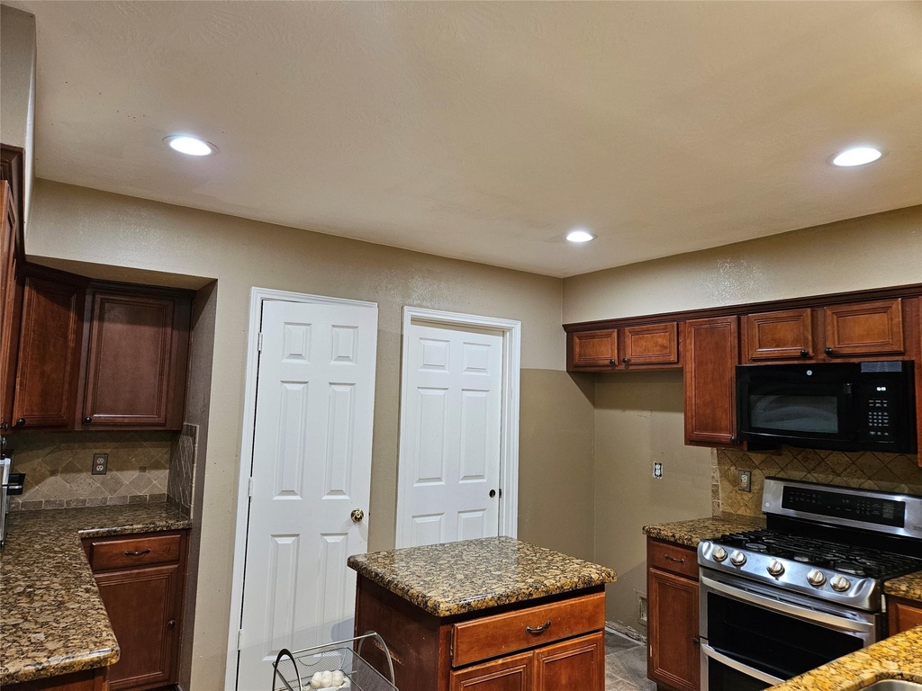 8807 Vista Springs Drive - Photo 4