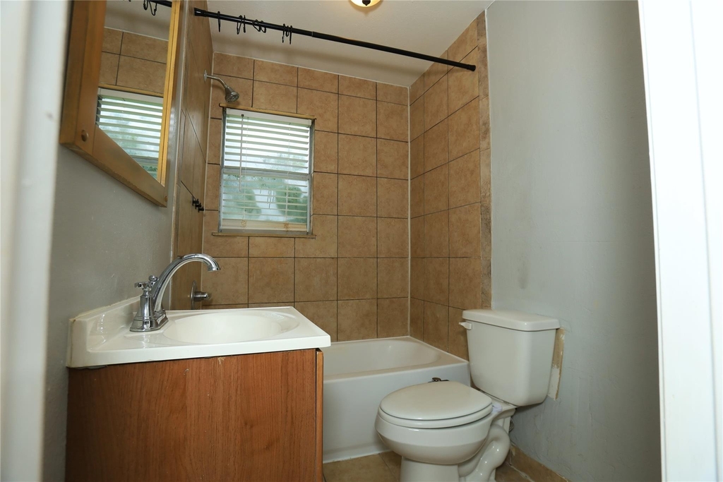 713 S Valderas Street - Photo 6