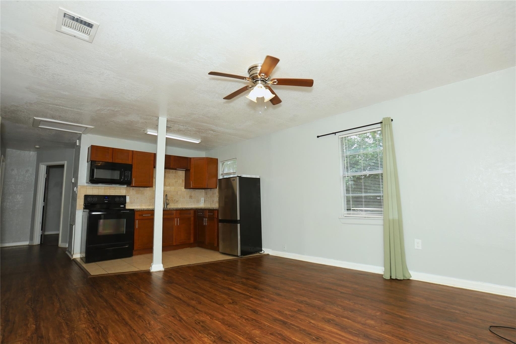 713 S Valderas Street - Photo 1