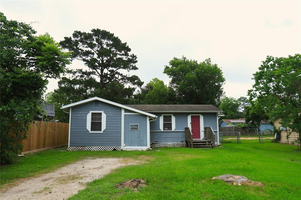 713 S Valderas Street - Photo 0