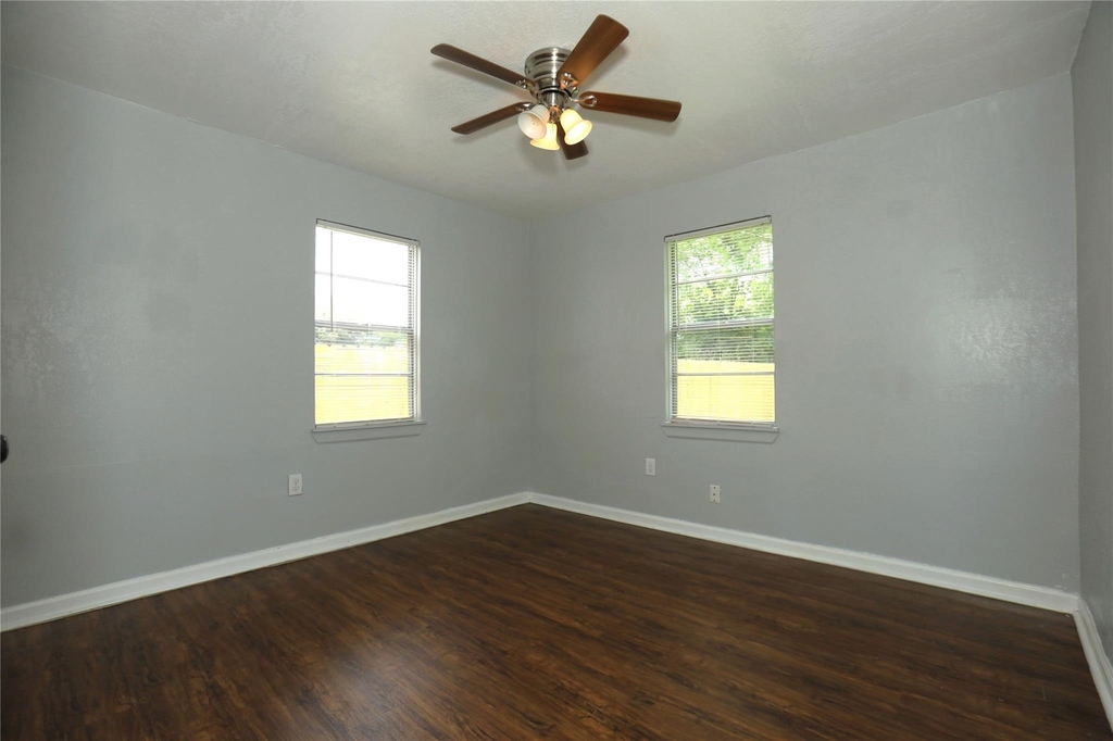 713 S Valderas Street - Photo 4