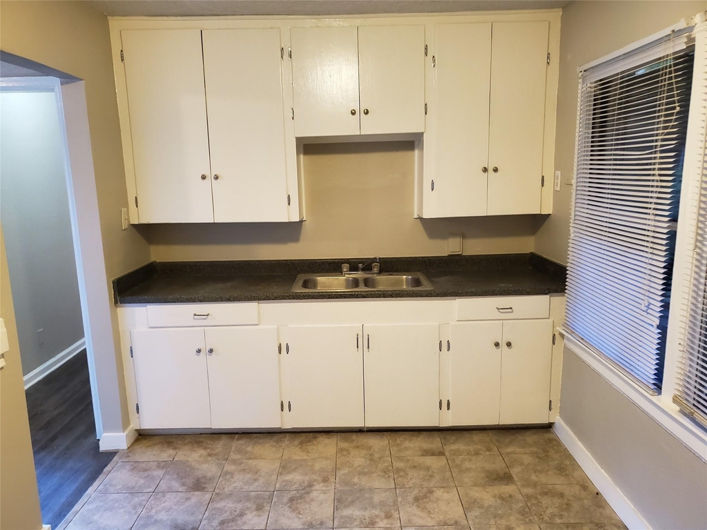 5318 Doulton Drive - Photo 11