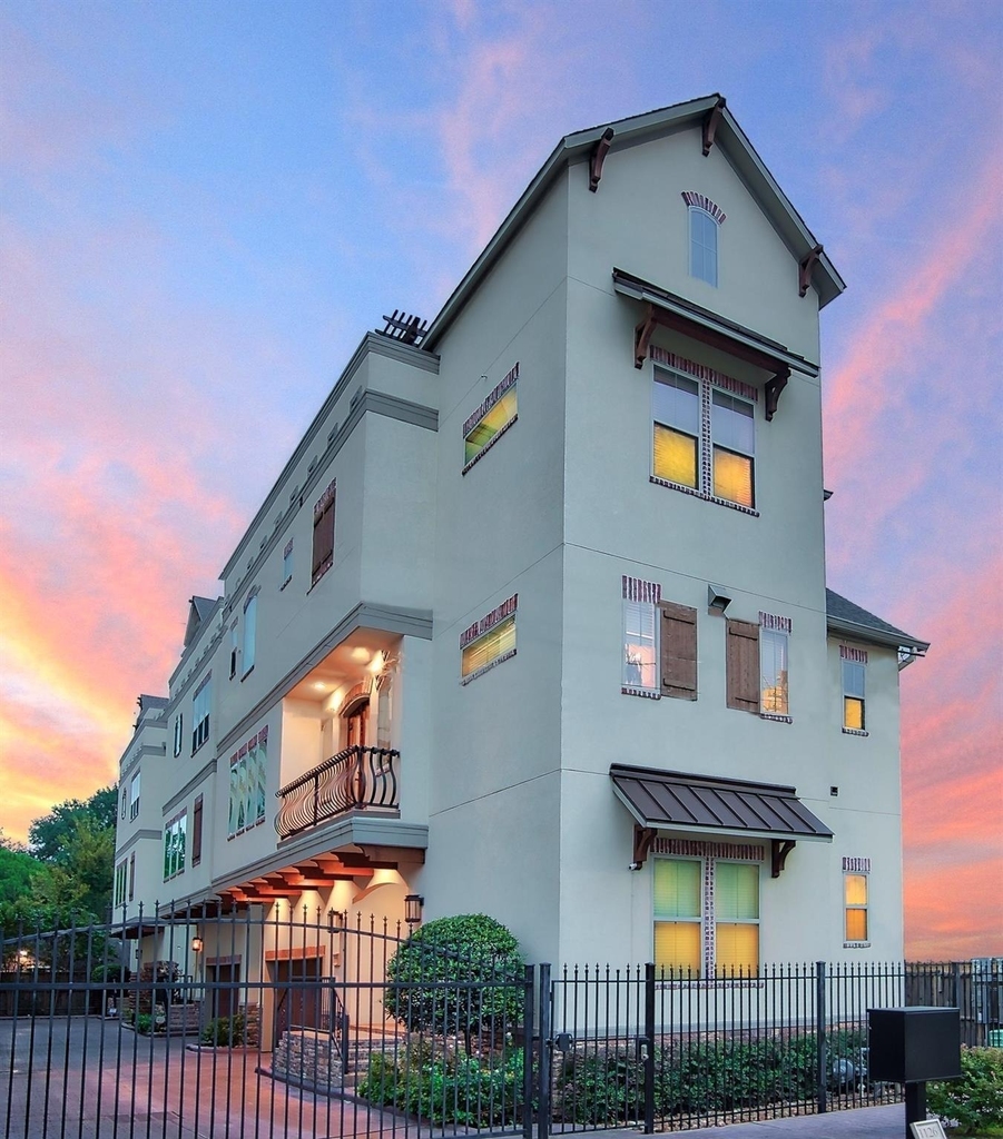 1126 W West 16th Street - Photo 0