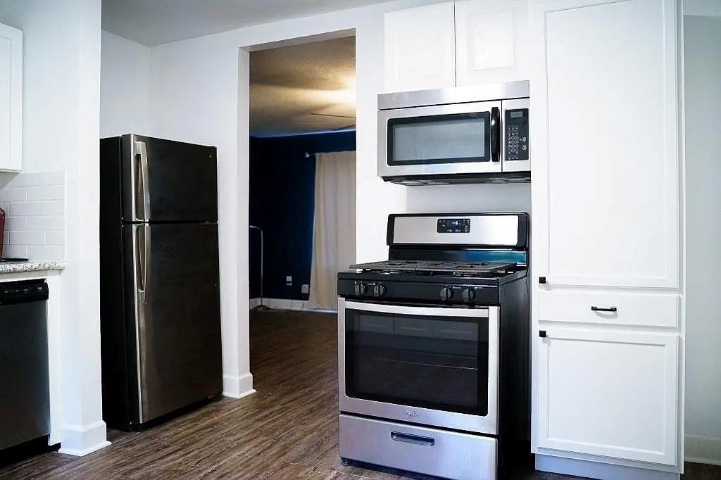 5211 Myrtlewood Street - Photo 2