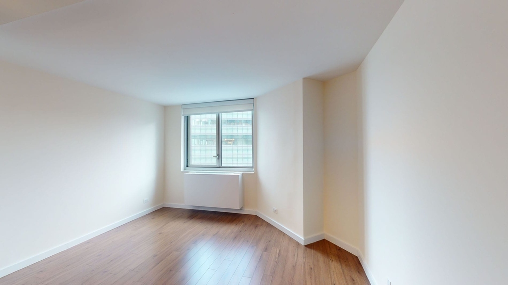 401 E 34th St - Photo 2
