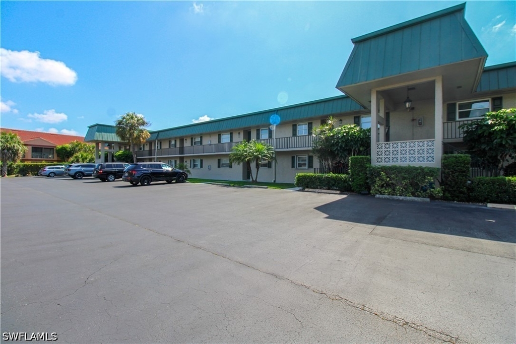 600 Valley Stream Drive - Photo 3