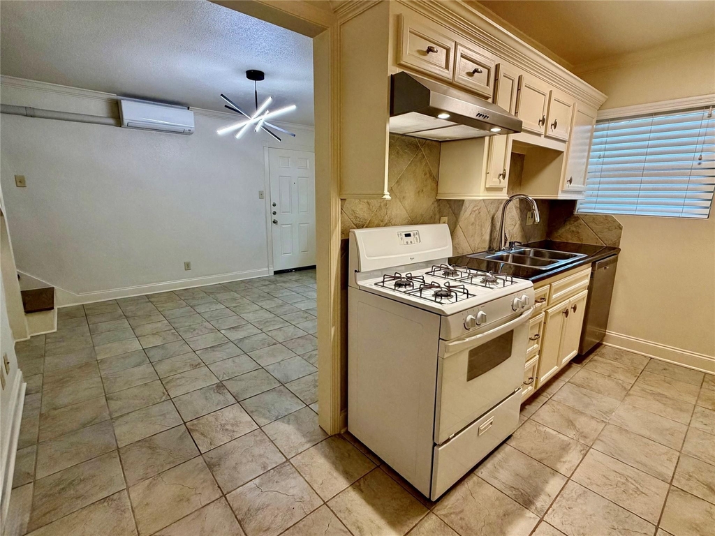 2812 Wichita - Photo 4