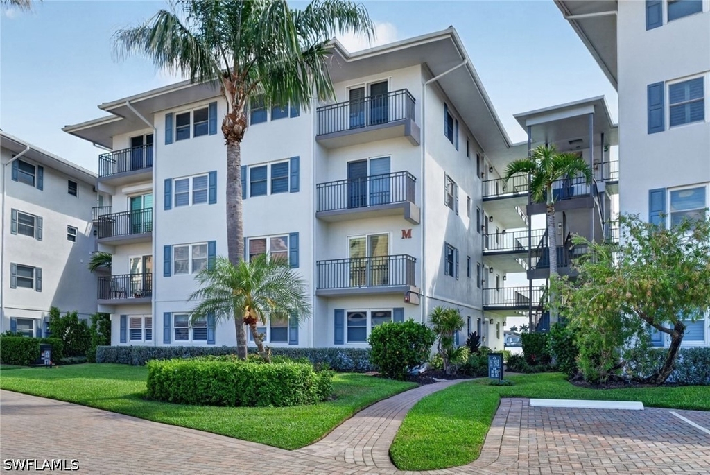 3400 Gulf Shore Boulevard N - Photo 2