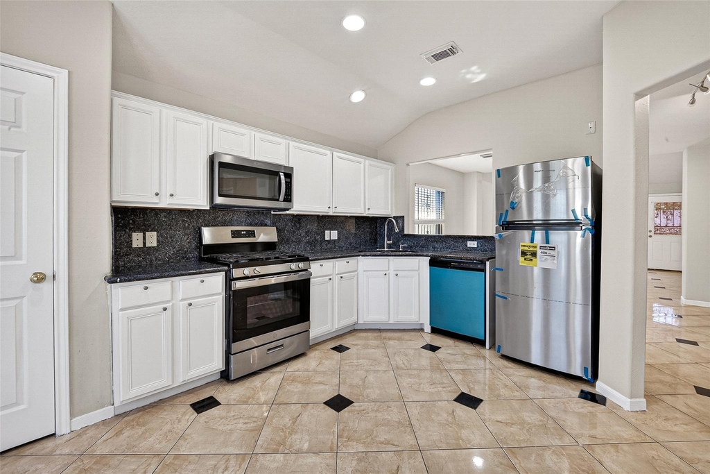 9918 Pierre Court - Photo 8