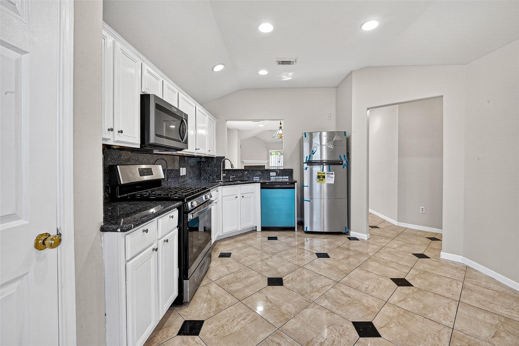 9918 Pierre Court - Photo 9