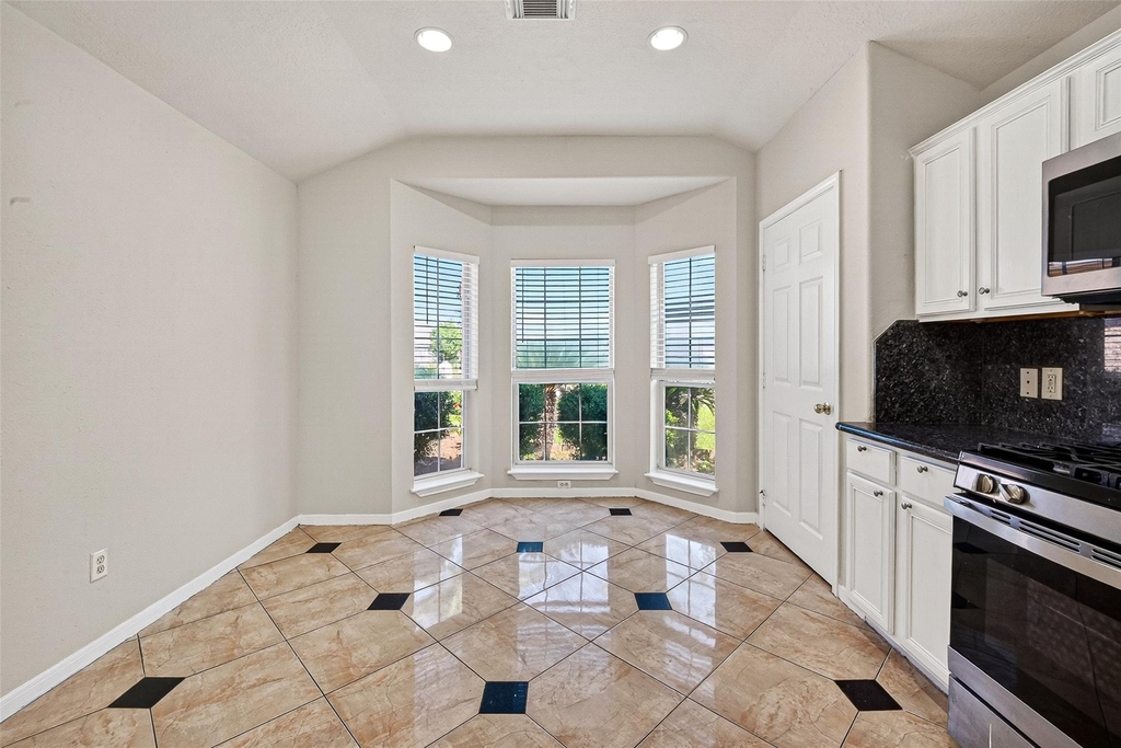 9918 Pierre Court - Photo 10