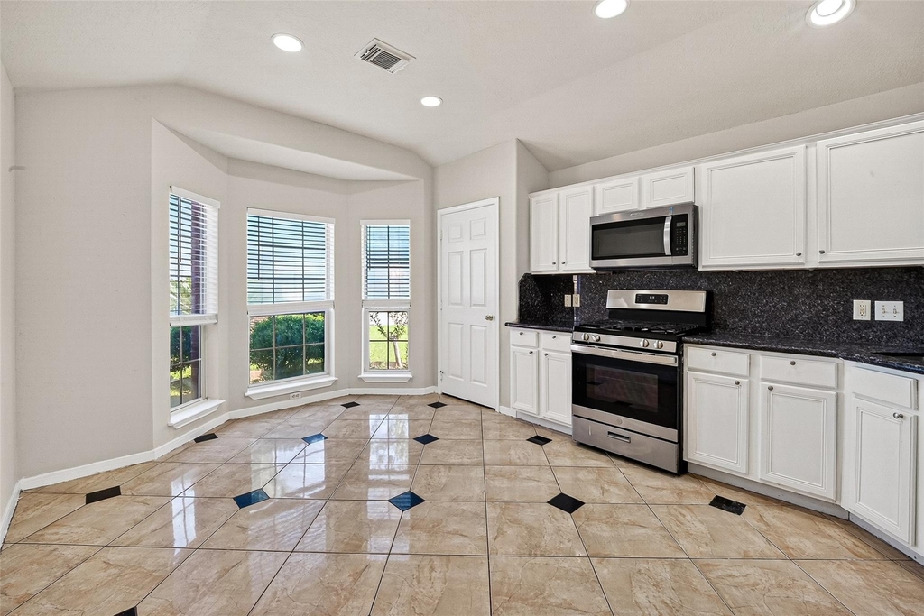 9918 Pierre Court - Photo 7