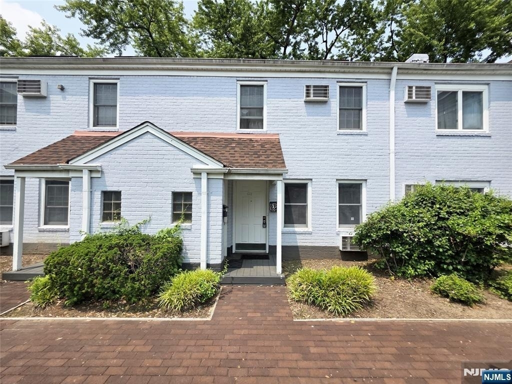 616 Grand - Photo 0