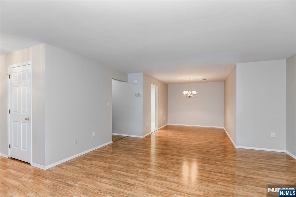 2055 Charles - Photo 4