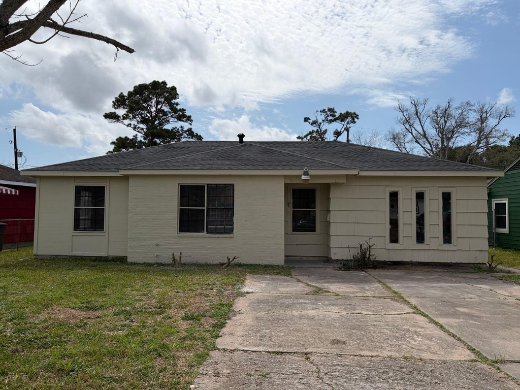 5530 Lakefield Drive - Photo 0