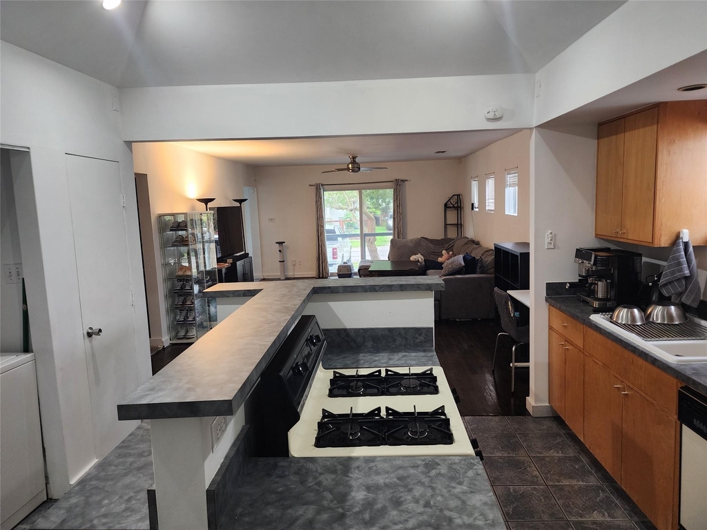 617 E 12th 1/2 Street - Photo 5