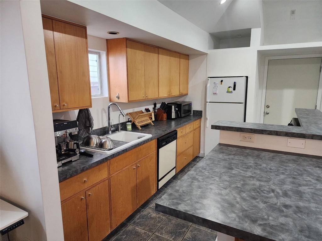 617 E 12th 1/2 Street - Photo 3