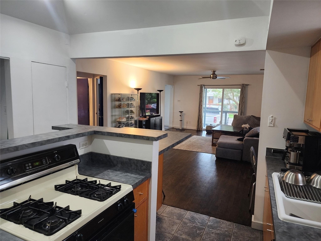 617 E 12th 1/2 Street - Photo 6