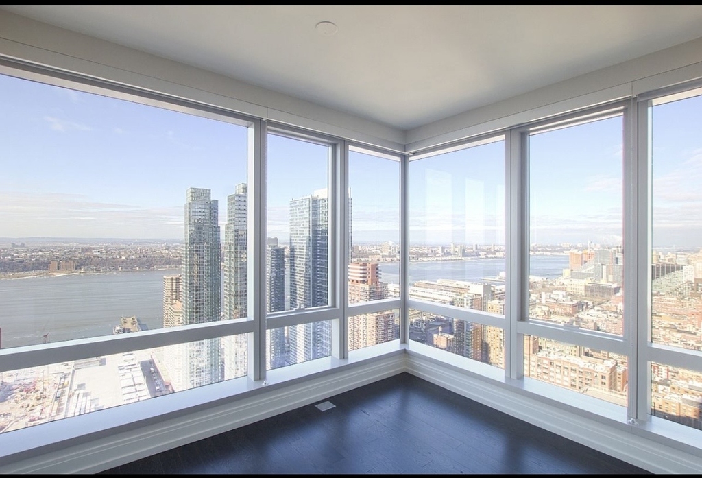 10th Avenue - Photo 4