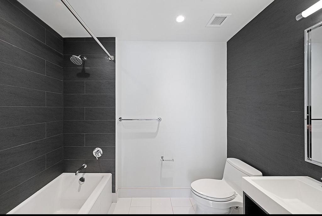 10th Avenue - Photo 7