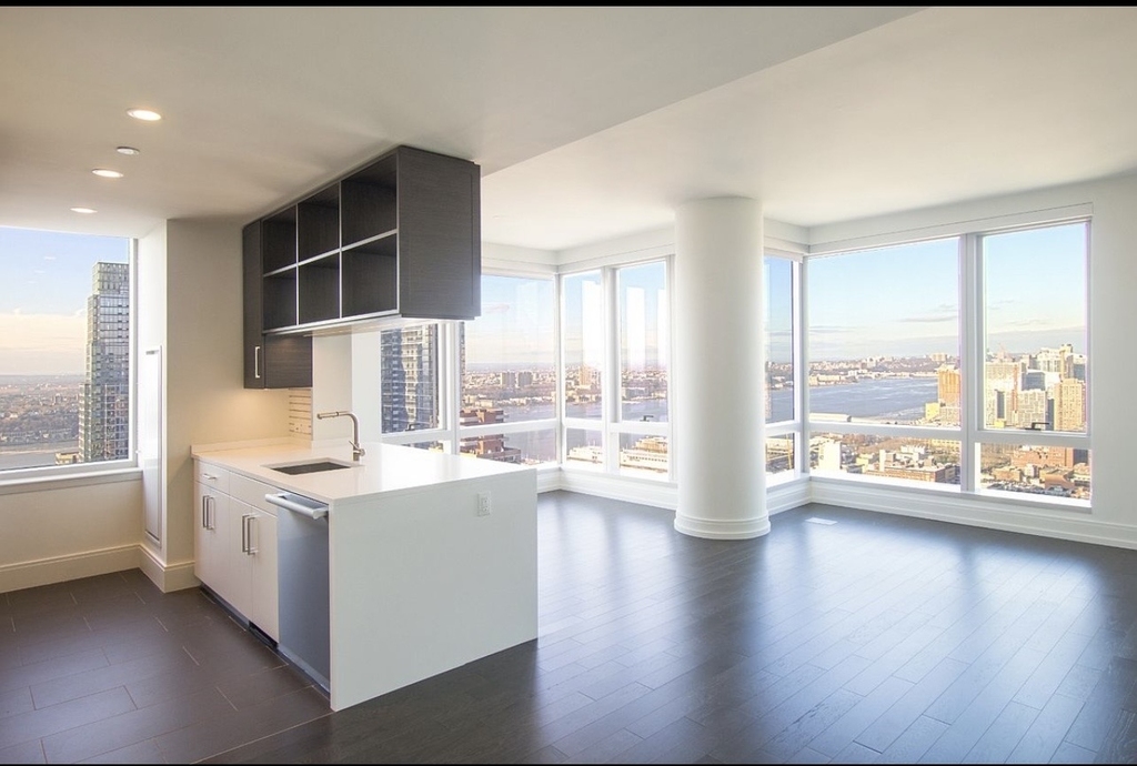 10th Avenue - Photo 0