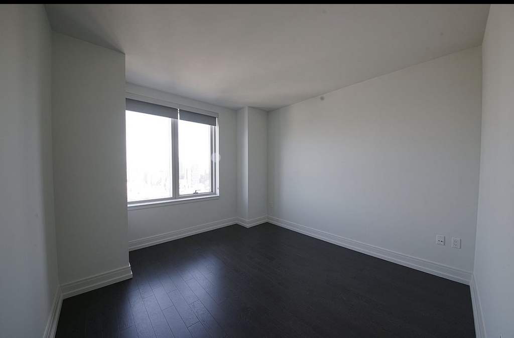 10th Avenue - Photo 6