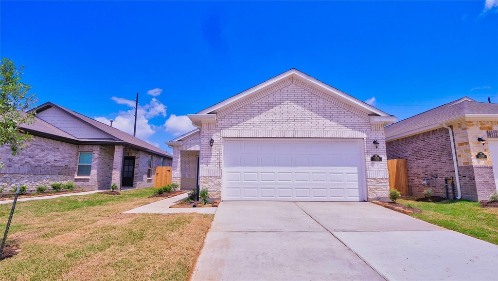 23118 Bright Light Lane - Photo 0