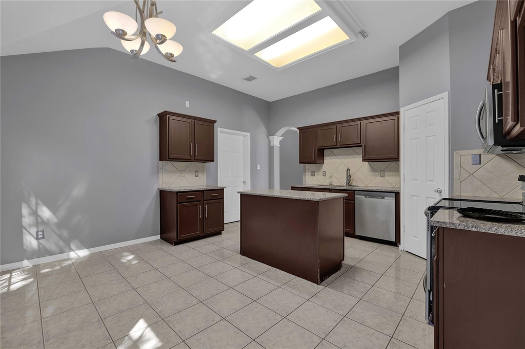 27186 Kings Manor Drive S - Photo 13