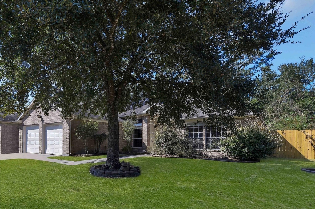 27186 Kings Manor Drive S - Photo 1
