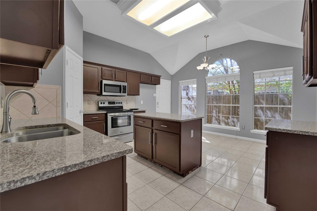 27186 Kings Manor Drive S - Photo 9